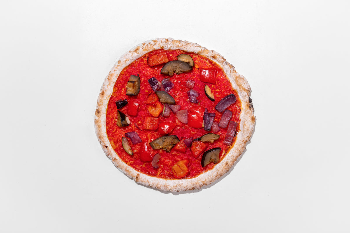 Pizza Mediterran glutenfrei, fertig gebacken, von oben